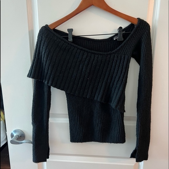 Central Park West Bailey Off The Shoulder Sweater - Picture 4 of 16